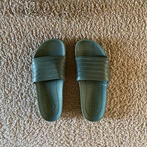 Womens Hunter brand slides size 8